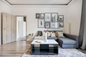 Luxe, Minimal 3DBR APT-Stunning New York Cafe View